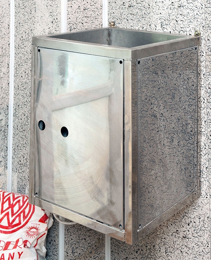 Roller mill for crushing malt - general view