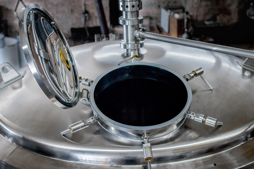 Mahole cover for 40 hl fermenter open