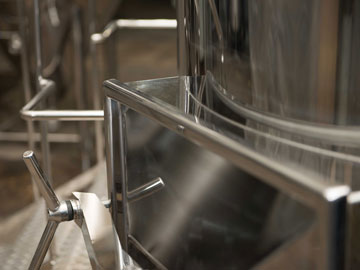 Joining hatch and lauter tun body