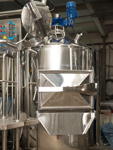 Lauter tun hatch for spent grain